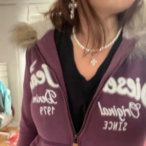 Jätte snygg diesel kofta  - Jätte snygg y2k zipp up köpt på secand hand, står ingen storlek men skulle säga runt s 