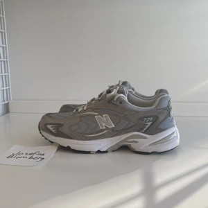 New balance 725 - Vintage new balance knappt använd. Slutsålt på många ställen, ny pris 1350kr