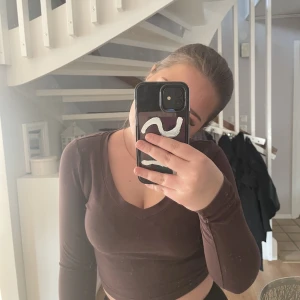 Topp - Säljer denna fina topp då den inte komigt till användning, inte använd mer än 2 gånger så väldigt gott skick. Toppen är väldigt skön och super snygg. Skriv för intresse eller om ni undrar något!💗💗