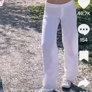 Linnebyxor  - Säljer dessa superfina slutsålda linnebyxorna ifrån Gina. Perfekta nu till sommaren! (Bilderna är tagna ifrån en tjejs TikTok och ginas hemsida) skriv via funderingar och annat, priset är diskuterbart💕