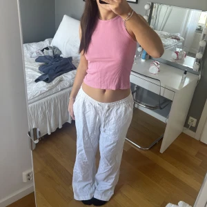 Linnebyxor  - Säljer dessa snygga linnebyxor då de tyävrr är för stora för mig och kan ej lämna tillbaka, helt oanvända endast testade💗