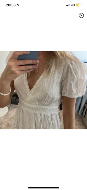 Zara klänning  - Superfin, knappt använd💕lånade bilder!