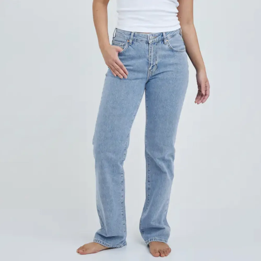 Säljer mina Gina jeans då dem inte kommer till användning, är 172 cm. Jeans & Byxor.