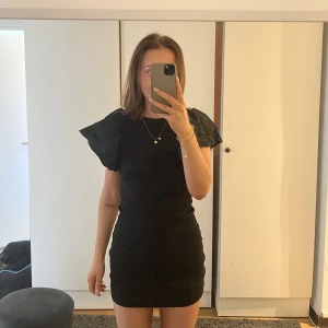 Zara klänning  - Klänning från Zara nästan aldrig använd i storlek S