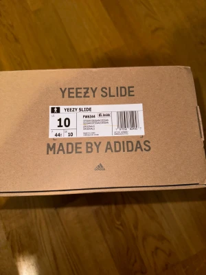 Yeezy sliders  - Helt nya yeezy slider 