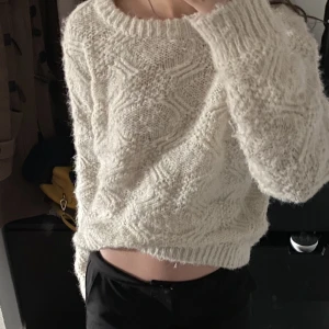 Snygg beige stickad tröja💕 - Stickad tröja ifrån Vero Moda 💕 Den är använd ca 3 gånger så den är i bra skick💕