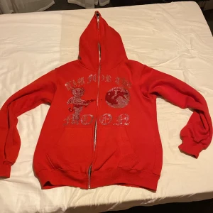 Aim for the moon tröja - Bra skick, inte använt så mycket, Storlek M kan funka till S