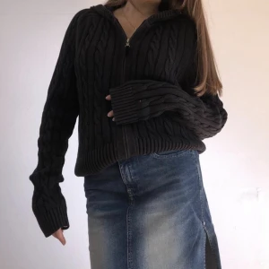 Stickad kofta Tommy hilfiger - Stickad mörkblå kofta från hilfiger