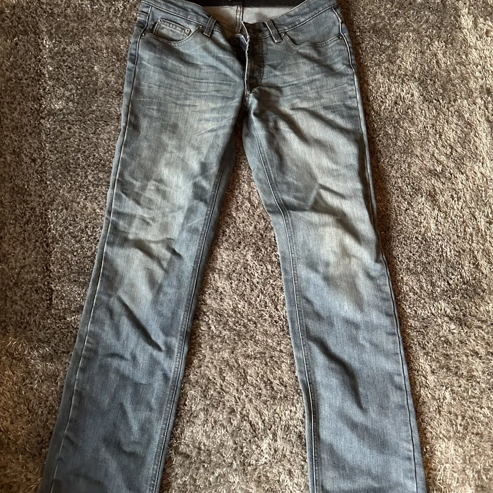 Bootcut jeans ifrån Filippa K! Strl: S Inköpta för 599kr Använda en gång! KÖPAREN STÅR FÖR FRAKTEN. Jeans & Byxor.