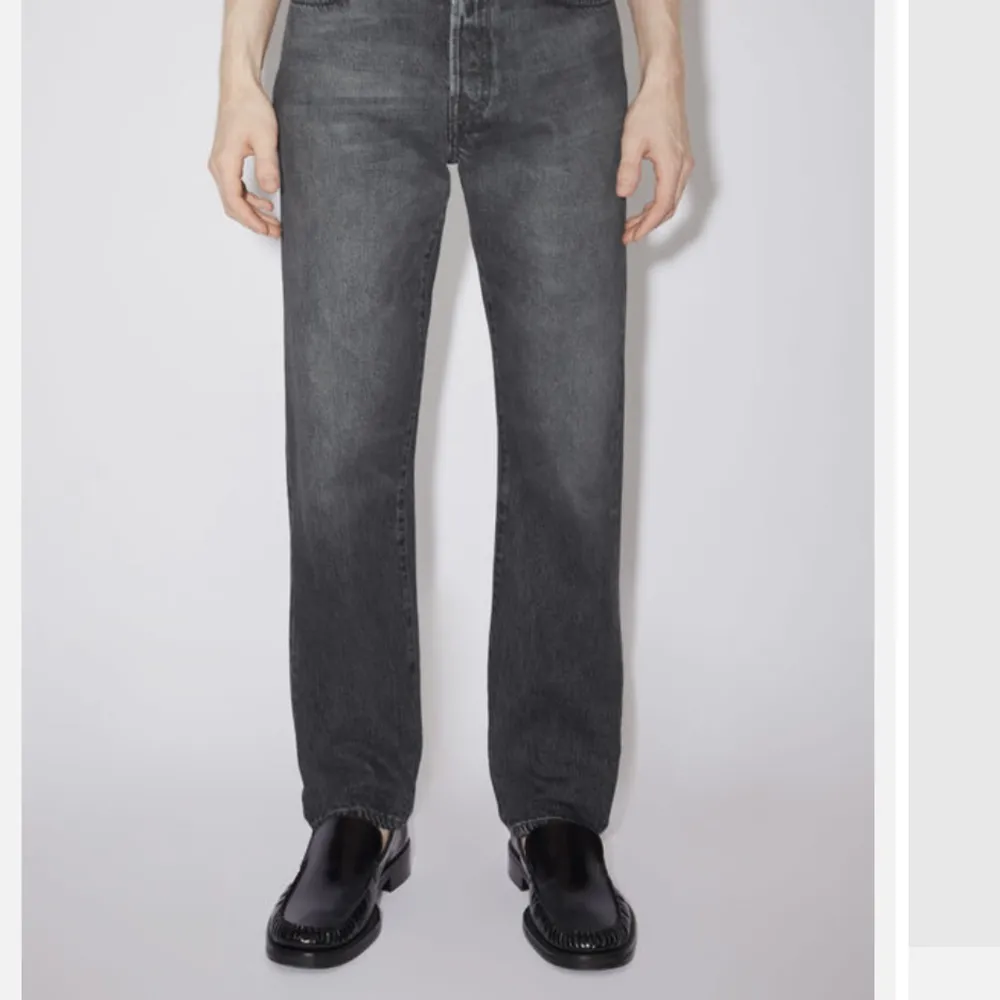Acne Studios 1996 jeans från 2019, storlek 29/34. Knappt använda. Liknar levis 501 i modellen. Jeans & Byxor.