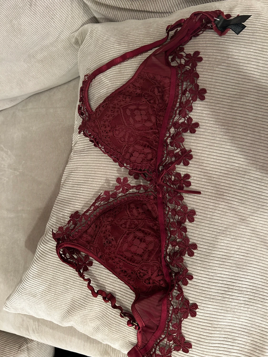 Jätte söt fin vinröd bralette