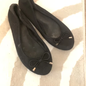 Ballerina - Svarta ballerina skor.  Använda några gånger.