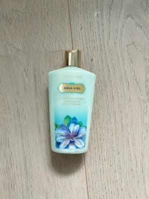 Body lotion Victoria’s Secret - Body lotion från Victoria’s Secret i doften Aqua Kiss. 250 ml och ytterst lite är taget. 