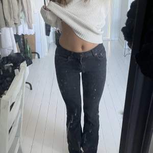 Svarta pull&bear jeans. Storlek 32! Jag är 162-163 och dem är precis perfekta i längden💕