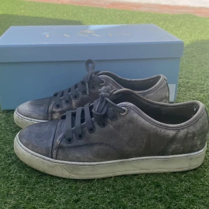 Lanvin skor  - Lanvin skor I storlek 41, gammal model, bra pris. Det är meningen att dom ska se ”slitna” ut 