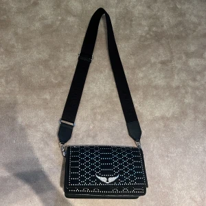 Zadig väska! - Zadig väska köpt för 3500 om jag inte mina rätt. Inga skador. Nästan aldrig använt.