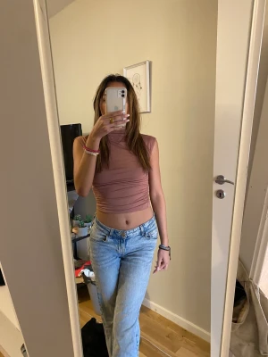 Blåa lågmidjade jeans  - Lågmidjade jeans från H&M. Fin passform🩵