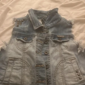 jeansjacka - fin jeansjacka från kan industries 🫶🏼 bra skick säljer billigt!!