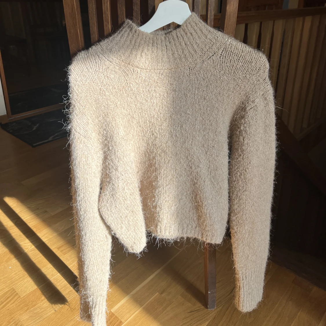 Ljus brun stickad tröja storlek M - 90