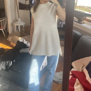 Stickad väst - Populär stickad väst från H&M strl S. 