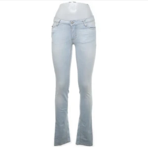 Acne jeans - Köpte dessa acne jeans på Sellpy för ett tag sen och dom är ursnygga, tyvär för små för mig! 💕