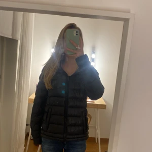 Vinterjacka - Jättefin jacka med luva som är perfekt nu till vintern!💕