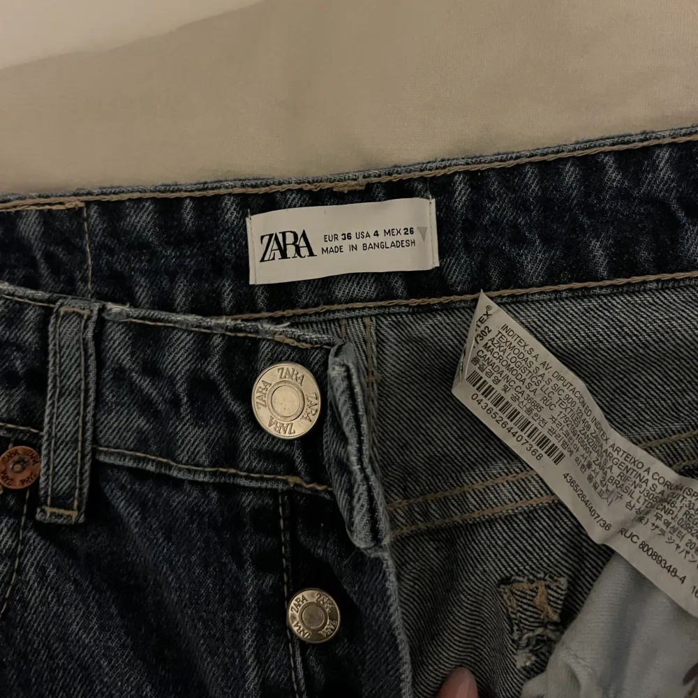 Skitsnygga från zara i storlek 36💕. Jeans & Byxor.
