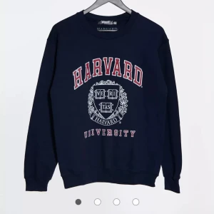 Missguided Harvard tröja - Harvardtröja från missguided. Nypris 500kr, säljer för 200kr Storlek 38