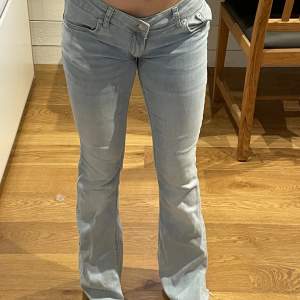 Vill se om jag kan sälja mina as snygga jeans 