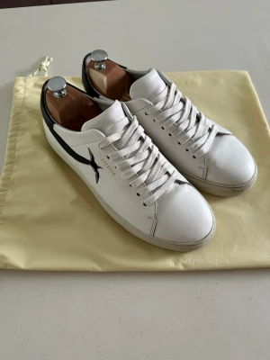 Axel Arigato - Säljer Arigatos - Bra skick Men de är använda liksom Inga skromor eller fel på de