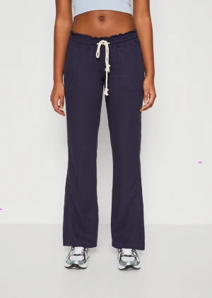 Roxy linnebyxor  - Mörkblåa roxylinnebyxor som tyvärr har blivit för korta. Super bra skick och nästa aldrig använda!❤️