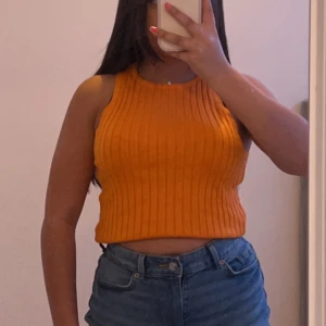 Topp - En gullig orange topp i mycket bra skick! Passar stl xs-m 🧡