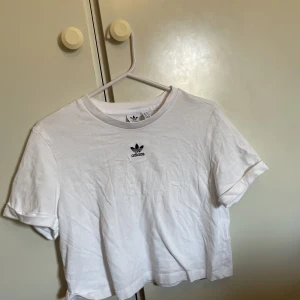 Croptop - Croptop i storlek M men är mer som en S. 