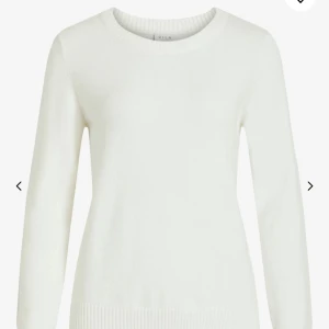 Stickad vit tröja från Vila  - Stickad vit tröja från Vila ❤️ stl:S nypris:329kr använd fåtal ggr