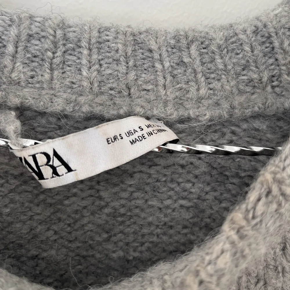 Stickad tröja från Zara 🤍 direktpris 450. Stickat.
