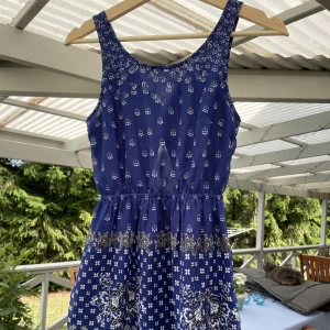 Klänning - Klänning i storlek 34, i bra skick.