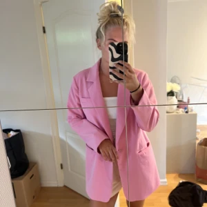 Rosa kavaj - Rosa kavaj från Only, nypris 559kr