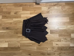  Kjol -  en super fin brun kjol! 