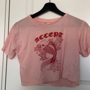 Crop top - En jätte söt korall färgad croptop från hm 