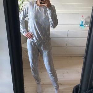 Pyjamas set - Mjukis set från Cubus som inte kommer till användning längre💕jag är 165cm