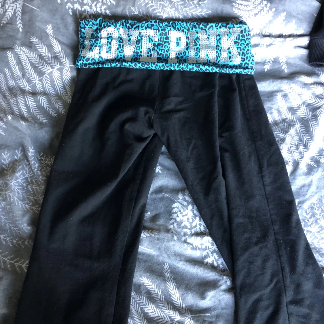 Victoria secret yoga pants!  - 90
