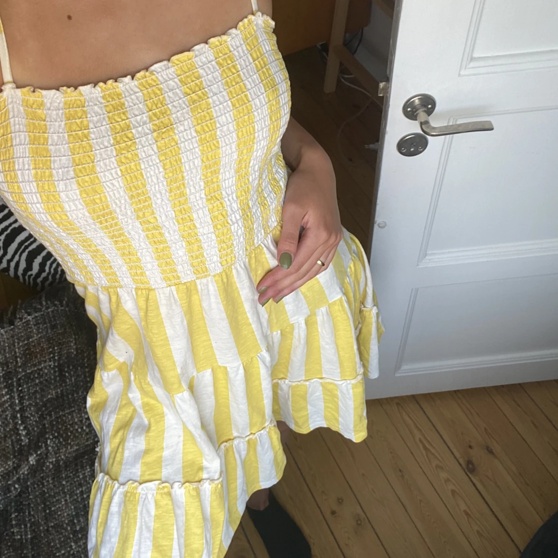 Gul vit sommarklänning  - 90