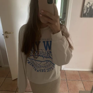 Tröja - Säljer denna tröja som använts 1 gång! Nypris kring 279kr, säljer för 99kr!💋