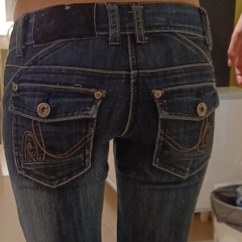 Lågmidjade jeans fron lab industries. Ser ganska skinny ut på mig men det för för att de är en aning små.. Jeans & Byxor.