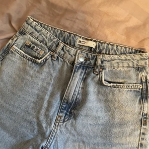 Blåa jeans  - Gina tricot, mom jeans 