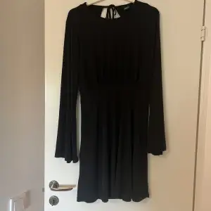 Black flowy minidress with an open backs size medium, worn once, size medium