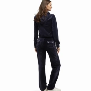 Blåa juicy byxor  - Dessa är sparsamt använda då de är lite kofta på mig. Inga defekter då dem knappt blivit använda!!😊💕