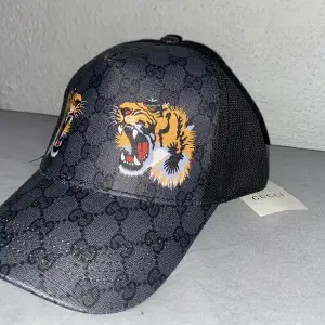 Bra kvalité svart Gucci tiger keps