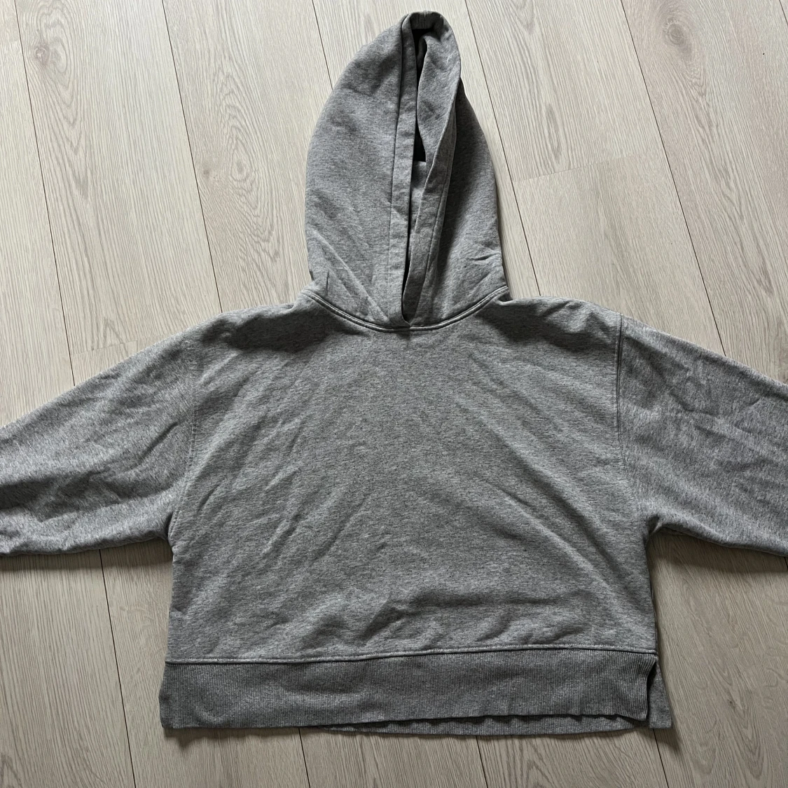 Grå enkel hoodie 🫶🏼 - 91