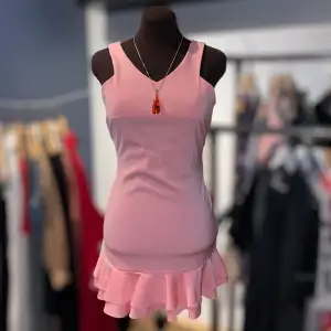 Alla kläder är första hand från M&N Shop!  Denna klänning finns i fler färg🌟 Hör av er för mer info och bilder🙌🏻👗🌟